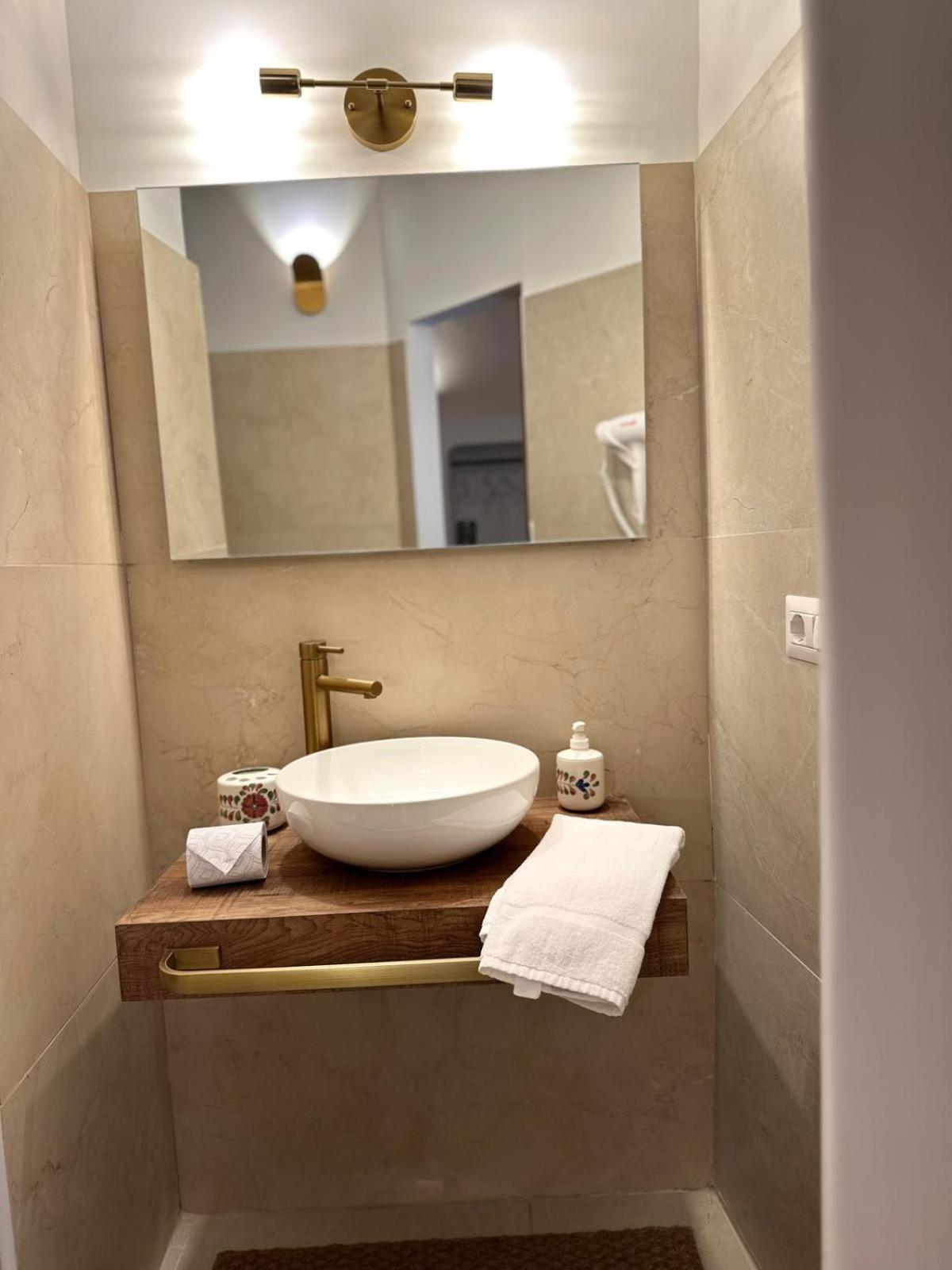 Ai 13 Gradoni Di Chiaia Bed and Breakfast Νάπολη Εξωτερικό φωτογραφία